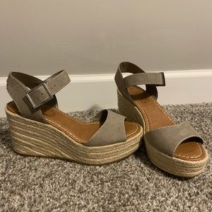 Wedge sandals
